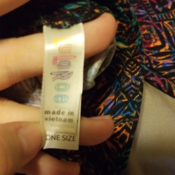 New LuLaRoe black geometric leggings OS - Picture 3 of 3